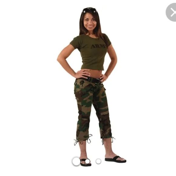 ROTHCO WOMEN'S WOODLAND CAMOUFLAGE CAPRI PANTS. - Picture 1 of 9